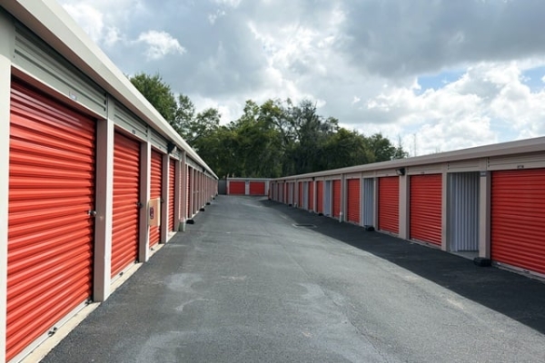 Facility photo: //images.sparefoot.com/medium/24281469e6277a2d36c.jpg