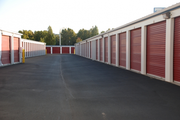 Facility photo: //images.sparefoot.com/medium/24282168ff80fe990c1.jpg