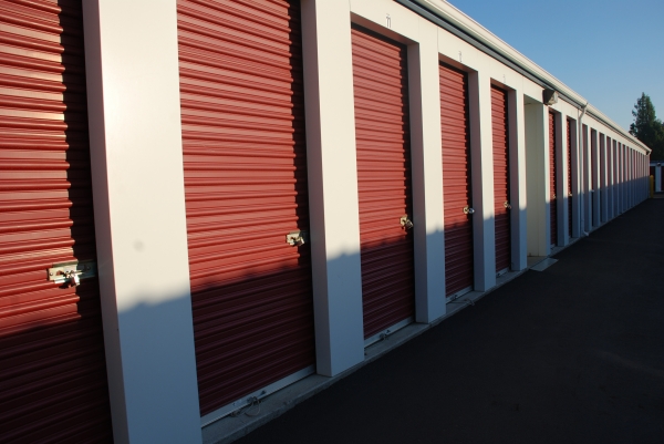 Facility photo: //images.sparefoot.com/medium/24282168ff80ffe3075.jpg