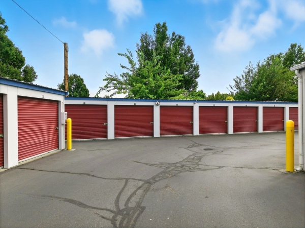 Facility photo: //images.sparefoot.com/medium/24282168ffafa85d95e.jpg