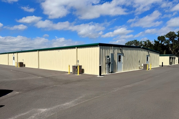 Facility photo: //images.sparefoot.com/medium/24282569358795bbf1a.jpg