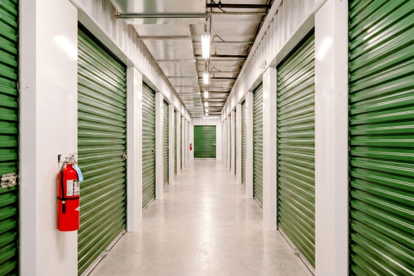 Facility photo: //images.sparefoot.com/medium/242825693587968dab7.jpg