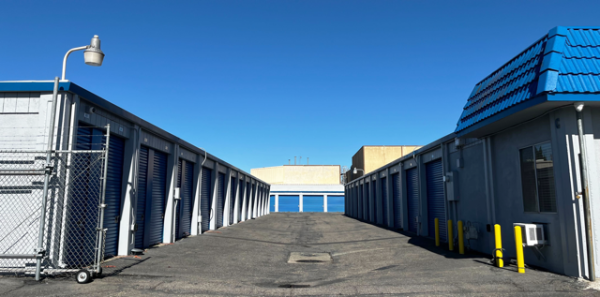 Facility photo: //images.sparefoot.com/medium/24283069013af1d8ed5.png