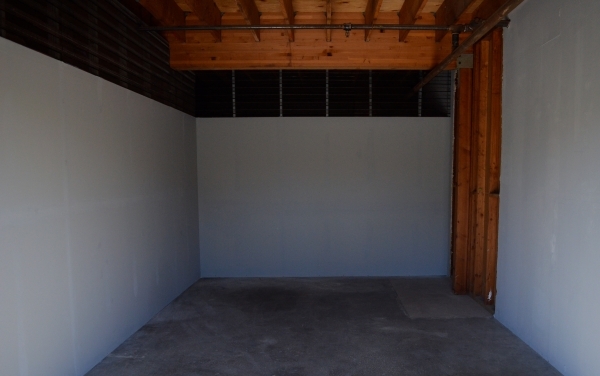 Facility photo: //images.sparefoot.com/medium/24283369016a3a12e13.jpg