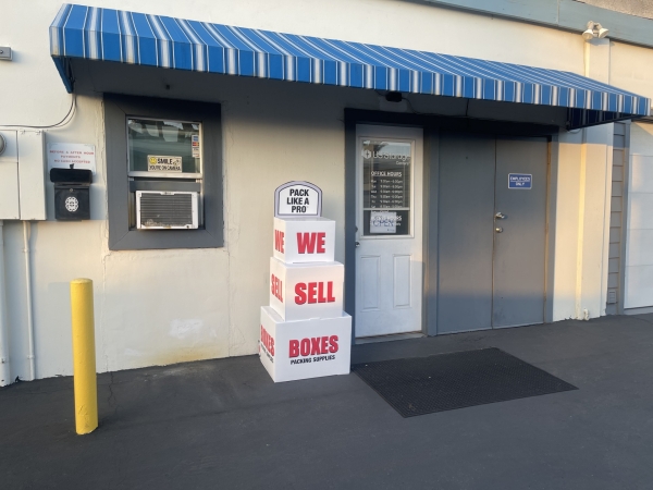 Facility photo: //images.sparefoot.com/medium/2428336997526bf12b5.jpeg