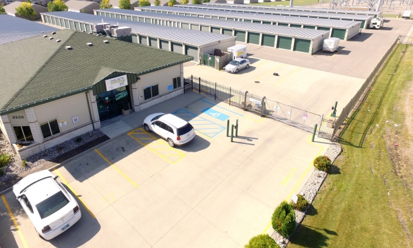 Facility photo: //images.sparefoot.com/medium/2428366932fc118f2db.jpg