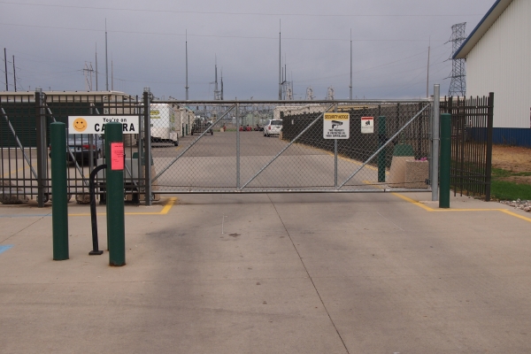 Facility photo: //images.sparefoot.com/medium/2428366932fc1fc3cc8.jpg