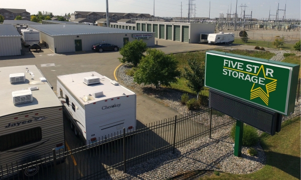 Facility photo: //images.sparefoot.com/medium/2428366932fc25623ee.jpg