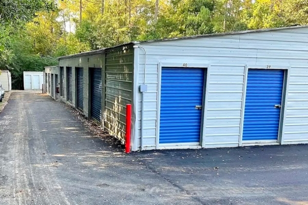 Facility photo: //images.sparefoot.com/medium/24283769011e558b14b.jpg