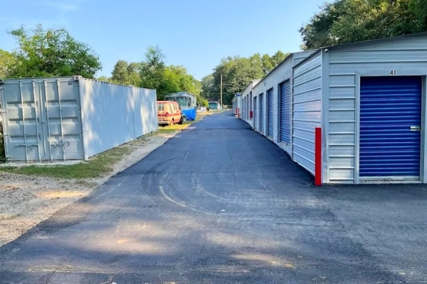 Facility photo: //images.sparefoot.com/medium/24283769011e565c5df.jpg