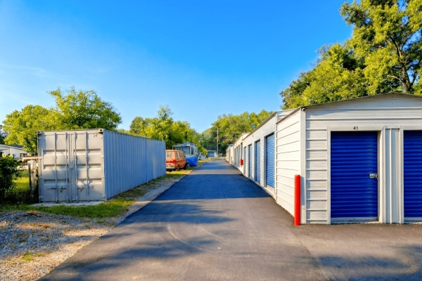 Facility photo: //images.sparefoot.com/medium/242837692eec4eaad78.jpg