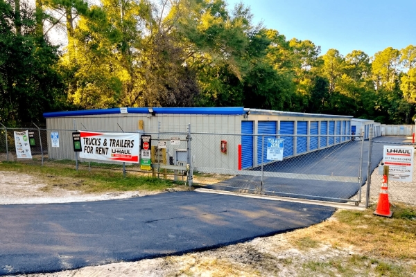 Facility photo: //images.sparefoot.com/medium/242837692eec534f41f.jpg