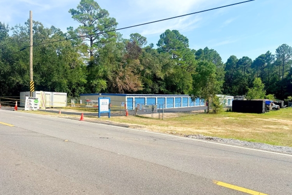 Facility photo: //images.sparefoot.com/medium/242837692eed3786ed3.jpg