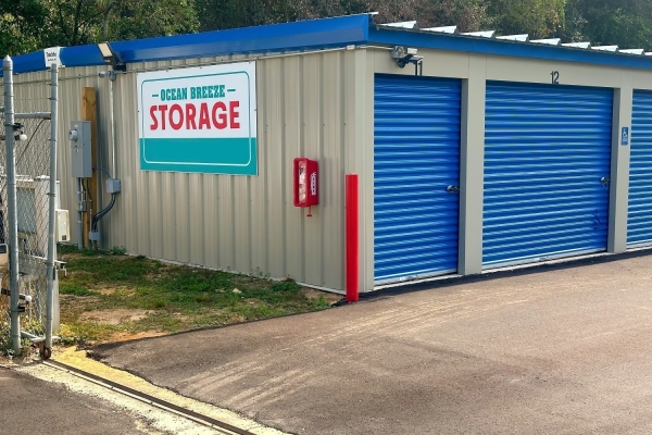 Facility photo: //images.sparefoot.com/medium/242837692f34b099c38.jpg