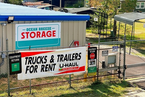 Facility photo: //images.sparefoot.com/medium/242837692f369606d38.jpg