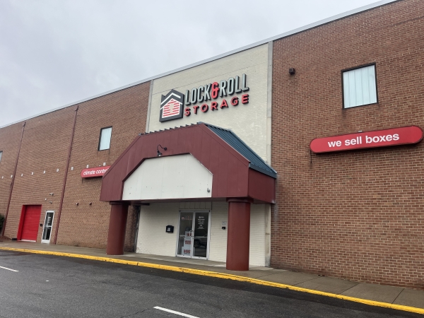 Facility photo: //images.sparefoot.com/medium/24284769149512871c1.jpg