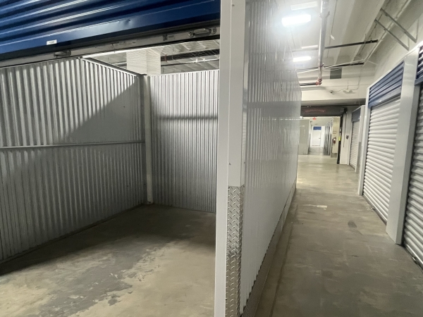 Facility photo: //images.sparefoot.com/medium/242847691495249021e.jpg