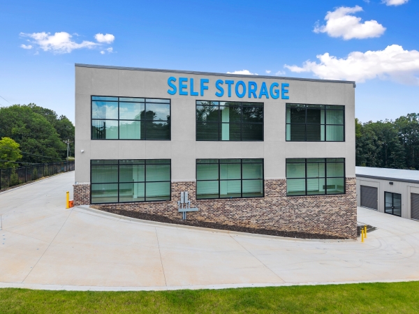 Facility photo: //images.sparefoot.com/medium/2428556904c7391cdb6.jpg