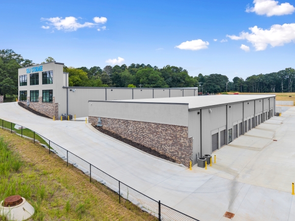 Facility photo: //images.sparefoot.com/medium/2428556904c77c50e40.jpg