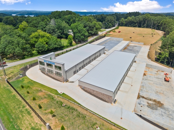 Facility photo: //images.sparefoot.com/medium/2428556904c82c9e948.jpg