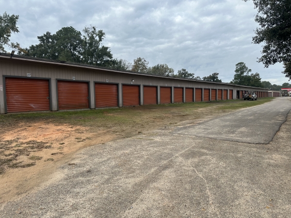 Facility photo: //images.sparefoot.com/medium/24286169e1183185d0f.jpg