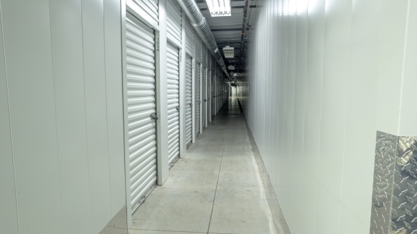 Facility photo: //images.sparefoot.com/medium/24286269053482ae2c0.jpg