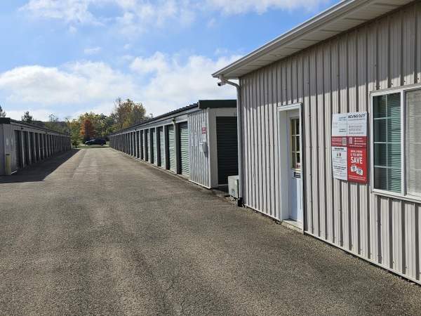 Facility photo: //images.sparefoot.com/medium/2428636917444e9cb0d.jpeg