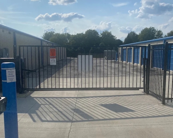 Facility photo: //images.sparefoot.com/medium/242866690a70c40cff6.jpg