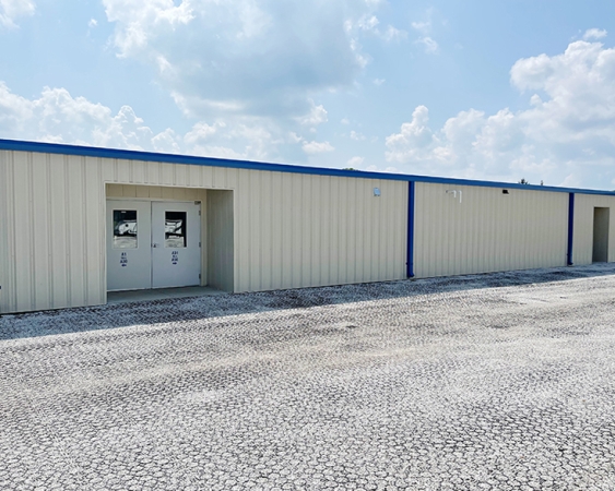 Facility photo: //images.sparefoot.com/medium/242866690a70c71cede.jpg