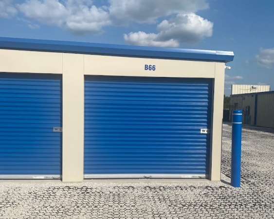 Facility photo: //images.sparefoot.com/medium/242866690a70ca08135.jpg