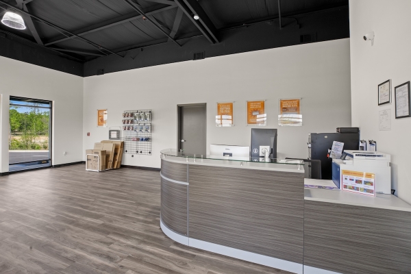 Facility photo: //images.sparefoot.com/medium/2428746a316f769bdc6.jpg