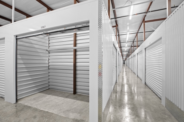 Facility photo: //images.sparefoot.com/medium/2428746a316f7a8b870.jpg