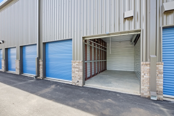 Facility photo: //images.sparefoot.com/medium/2428746a316f7c14f95.jpg