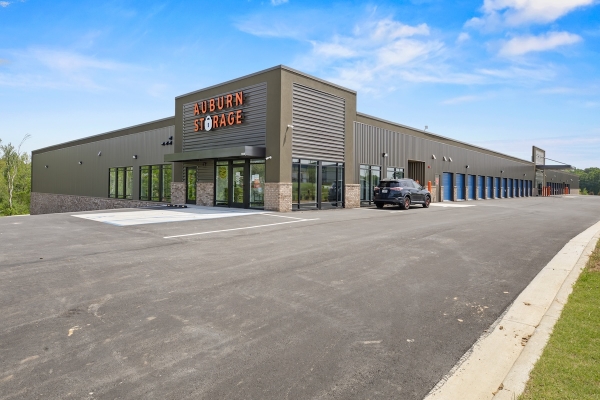 Facility photo: //images.sparefoot.com/medium/2428746a316f7e6b10b.jpg