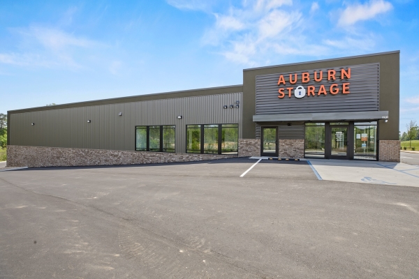 Facility photo: //images.sparefoot.com/medium/2428746a316f809703d.jpg