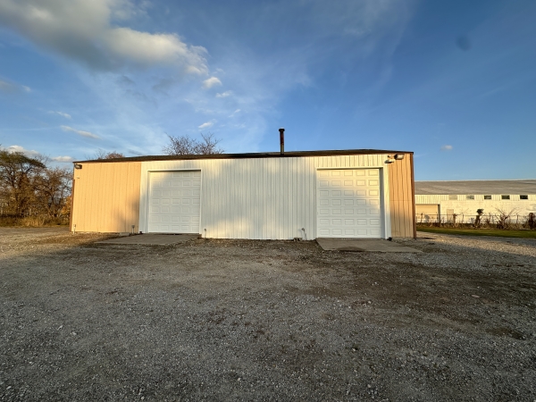 Facility photo: //images.sparefoot.com/medium/242875691c8d6f0a0c2.jpg