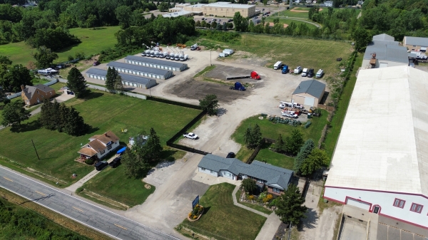 Facility photo: //images.sparefoot.com/medium/242875691c8da967e6e.jpg