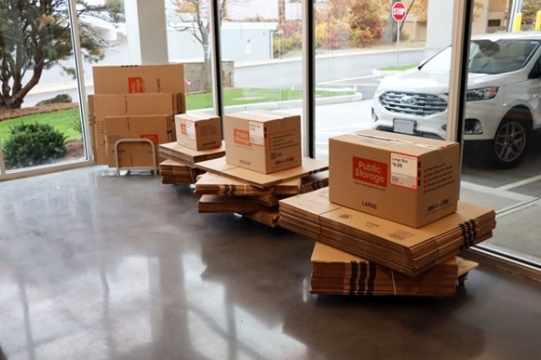 Facility photo: //images.sparefoot.com/medium/24287869e6274d03c6d.jpg