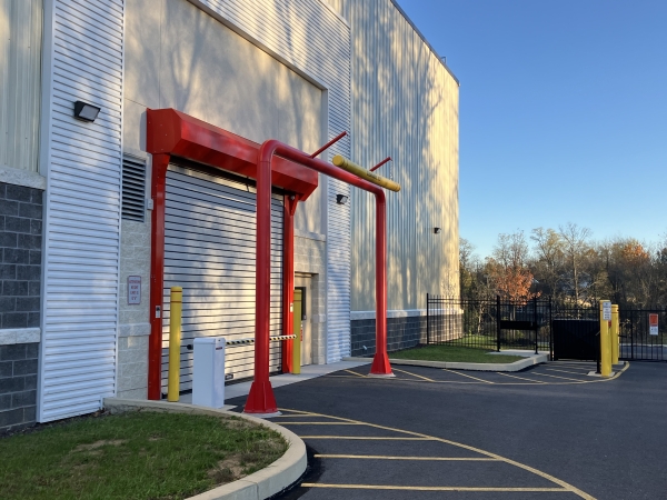 Facility photo: //images.sparefoot.com/medium/242879690cedda7172e.jpg