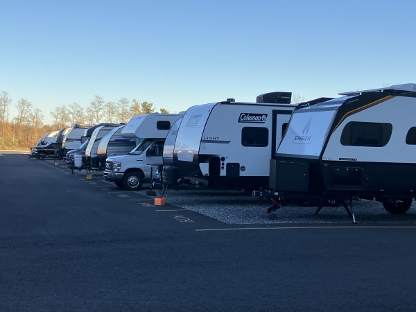 Facility photo: //images.sparefoot.com/medium/242879690cedee116d4.jpg