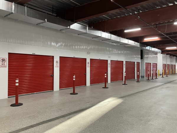 Facility photo: //images.sparefoot.com/medium/242879691b5fda4d1f6.jpg