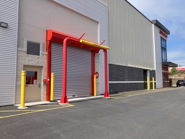 Facility photo: //images.sparefoot.com/medium/242879691b602417570.jpg