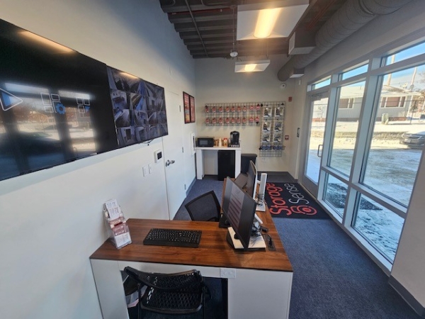 Facility photo: //images.sparefoot.com/medium/2428806940691164cb0.jpg