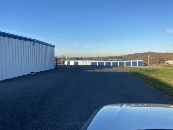 Facility photo: //images.sparefoot.com/medium/2428866967aae6dbdb1.jpg