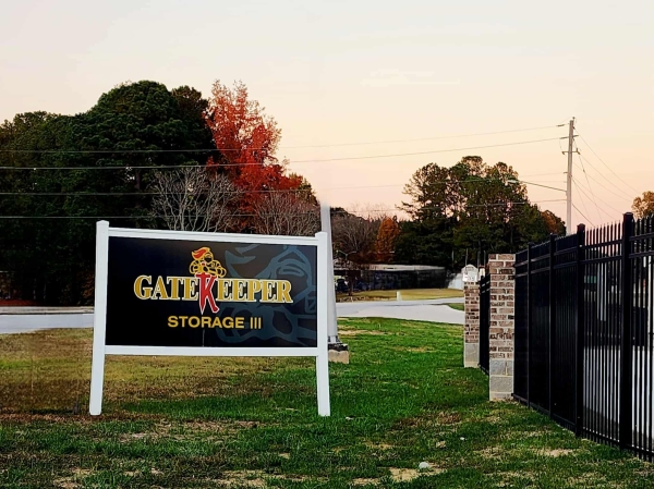 Facility photo: //images.sparefoot.com/medium/242887691347a1d5e7c.jpeg