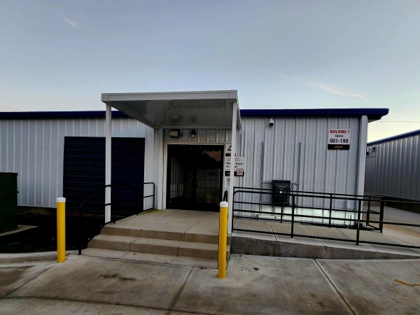 Facility photo: //images.sparefoot.com/medium/242887691347a5d6c89.jpeg