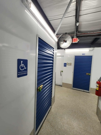 Facility photo: //images.sparefoot.com/medium/242887691347a8e6e34.jpeg