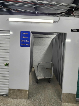 Facility photo: //images.sparefoot.com/medium/242887691347aa43344.jpeg