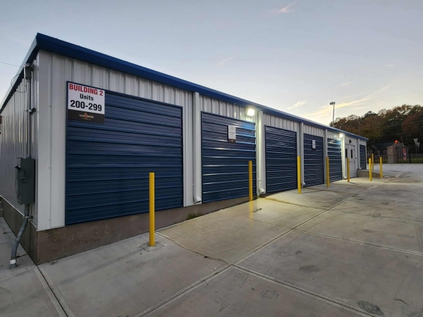 Facility photo: //images.sparefoot.com/medium/242887691347ab9dacf.jpeg