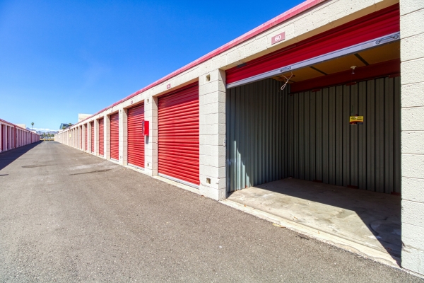 Facility photo: //images.sparefoot.com/medium/24288869153967c9f80.jpg